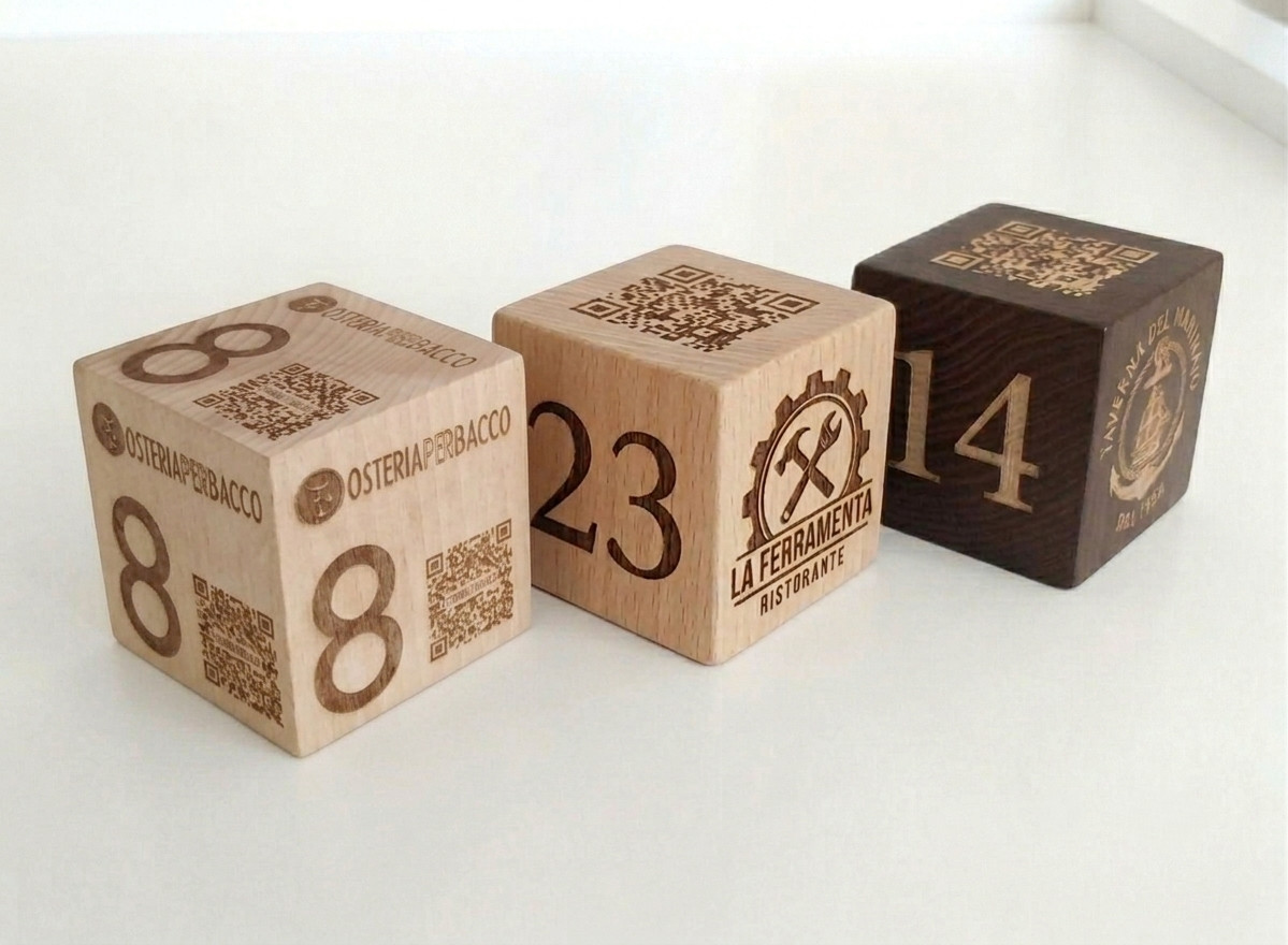 qr code incisione laser cubo legno